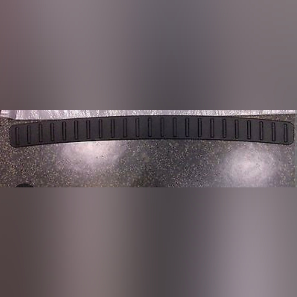 NEW OEM GENUINE MERCEDES BENZ 07-09 GL X164 REAR BUMPER STEP PAD MOLDING